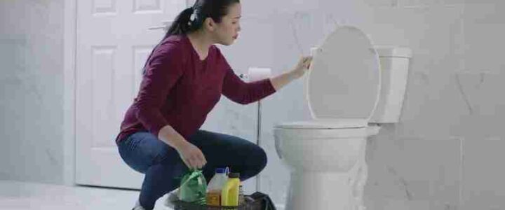 Hausbesitzer schwören auf diese einfachen Wartungstricks When your toilet is clogged, overflowing or flushing inadequately, fixing the problem becomes an immediate priority. This guide reviews how to unclog a toilet using several methods, including plungers - Digital concept art for illustrative purpose, tags: einfache für ein glückliches - Monok